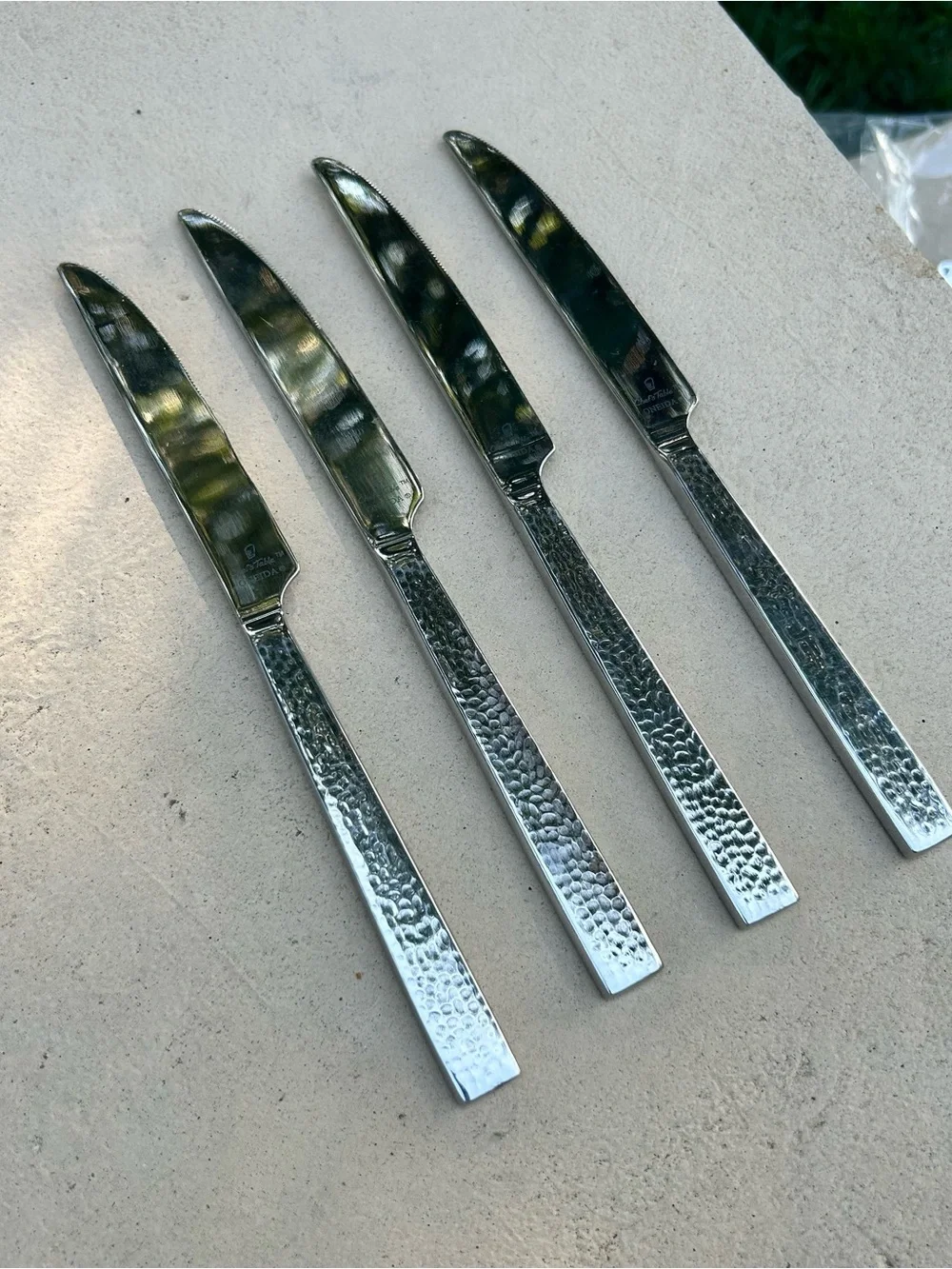 Oneida Chefs Table Hammered Stainless Steel Set of 4 Dinner Knives